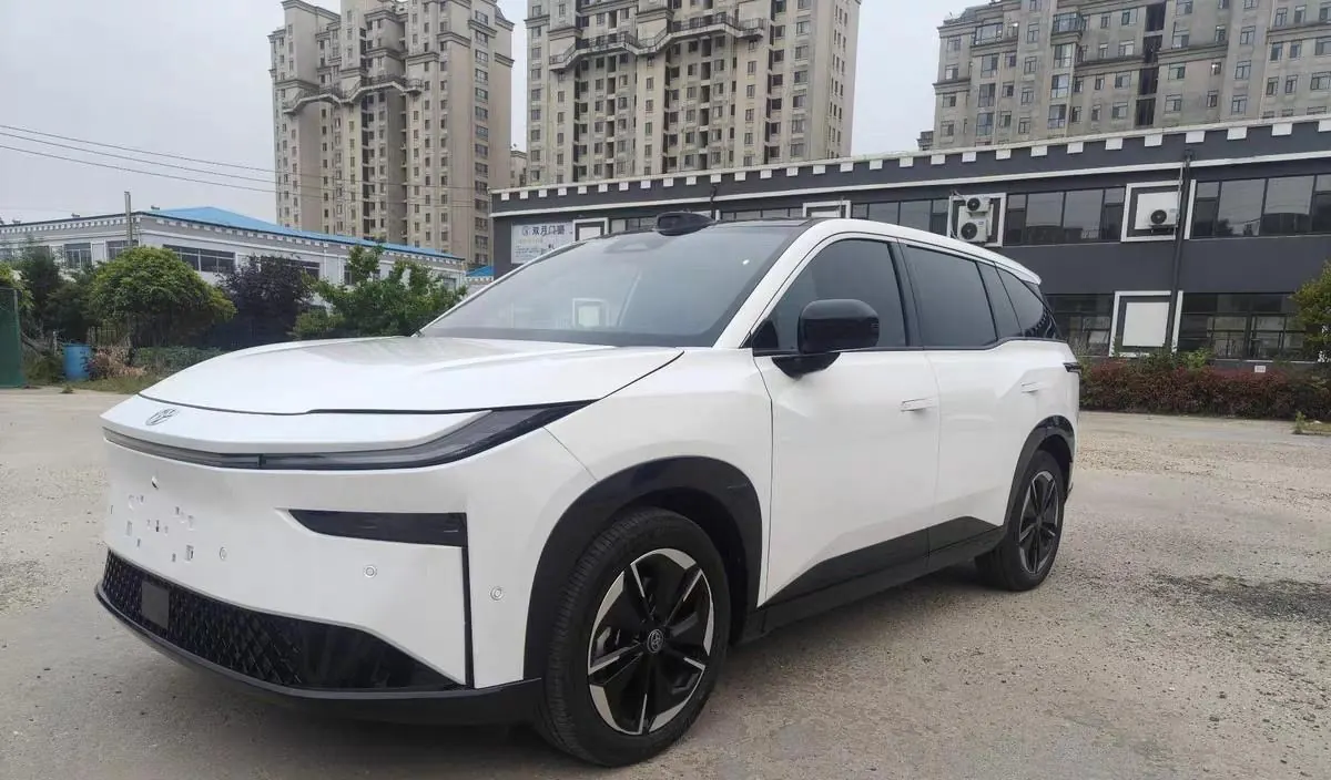 Toyota 2025 Platinum Intelligence 3X 520 Pro Advanced Intelligence Driving Edition Automatic Gear - View 1