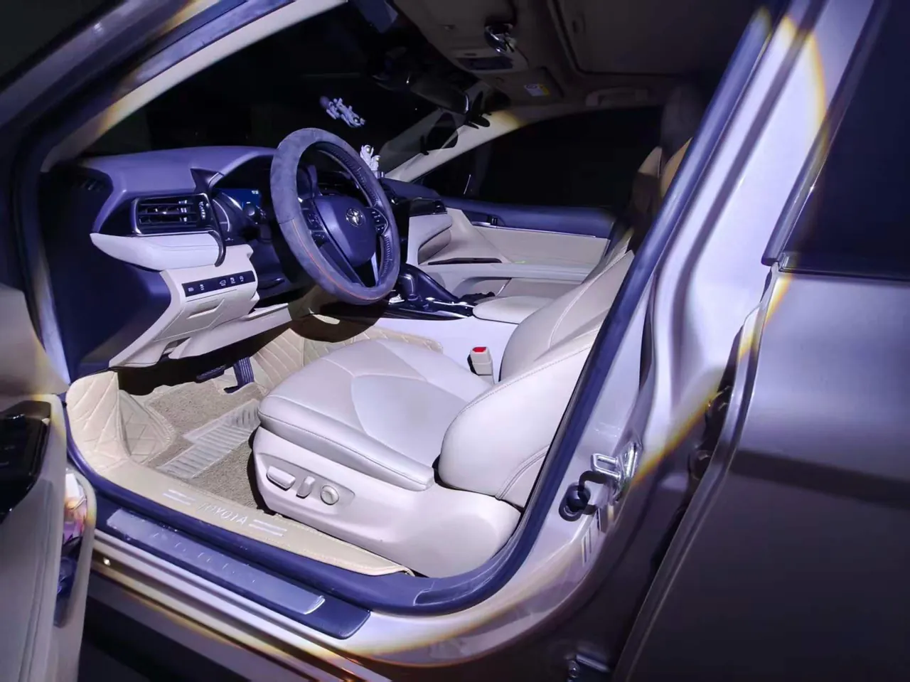 Toyota 2021 Camry 2.0G Stepless Deluxe Edition Automatic Gear 4