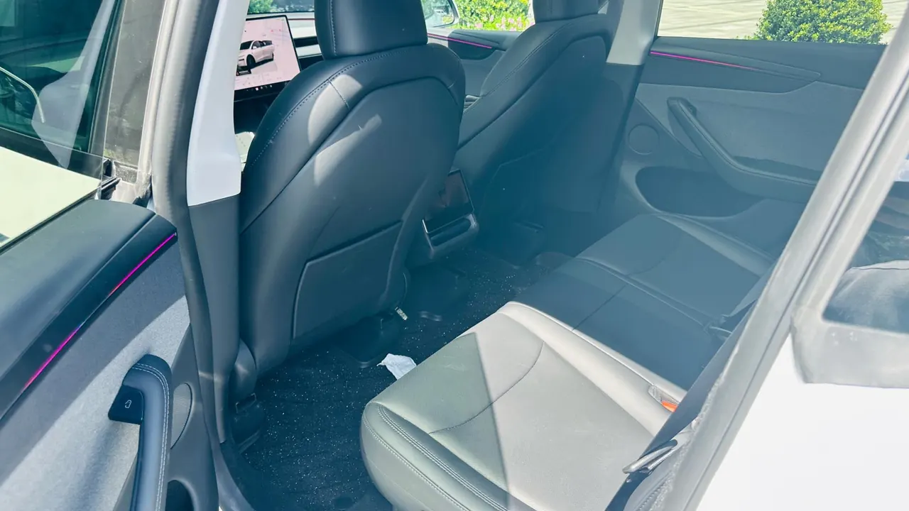 Tesla 2025 Model Y rear-wheel drive version automatic transmission 3