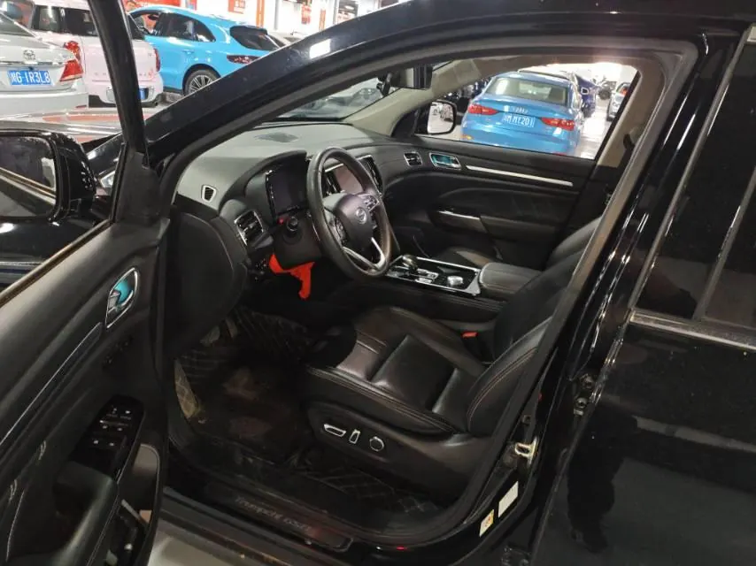 Chuanqi 2020 GS8 2.0T 390T 4-wheel drive distinguished version 7-seat automatic gear 3