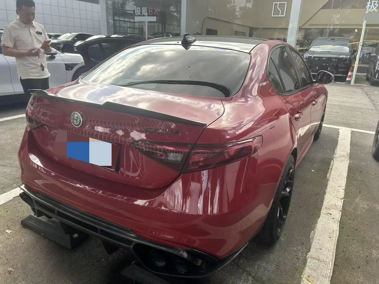 Alfa-Romeo Giulia (Imported) 2021 Giulia 2.0T 280HP Deluxe Automatic Gear 4