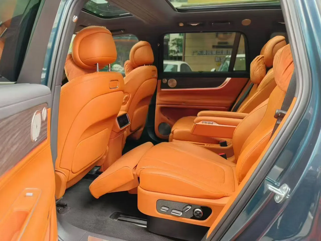 AITO 2025 AITO M9 extended range Ultra version 52kWh6 seat version automatic gear 3
