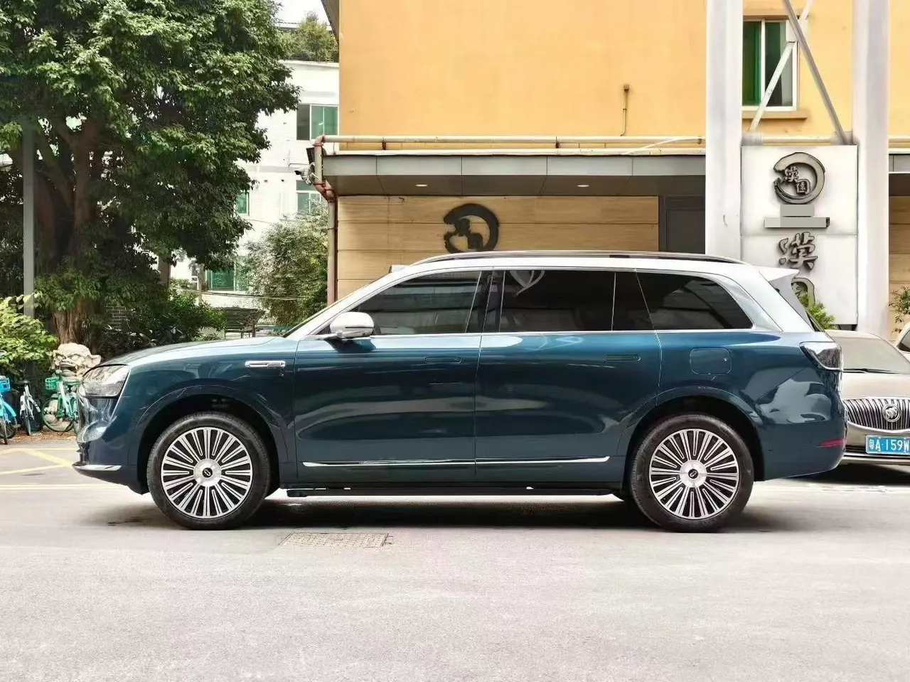 AITO 2025 AITO M9 extended range Ultra version 52kWh6 seat version automatic gear 5