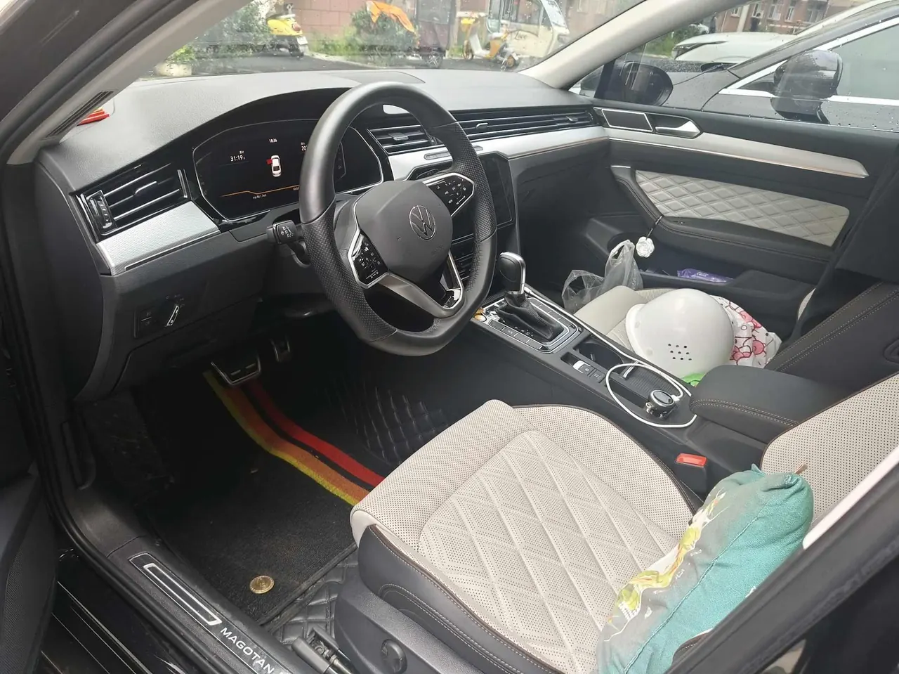Volkswagen 2025 Magotan 2.0TSI 330TSI Luxury (Modified 2) Automatic Gear 4