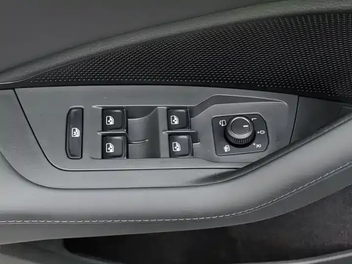 Tiguan L 2024 PRO 330TSI Two-Drive R-Line Smart Collar Edition 9