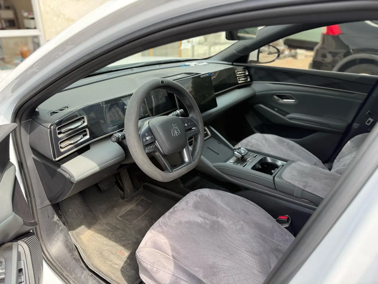 BYD 2025 Qin L DM-i 1.5 stepless smart driving version 80KM leading automatic gear 5
