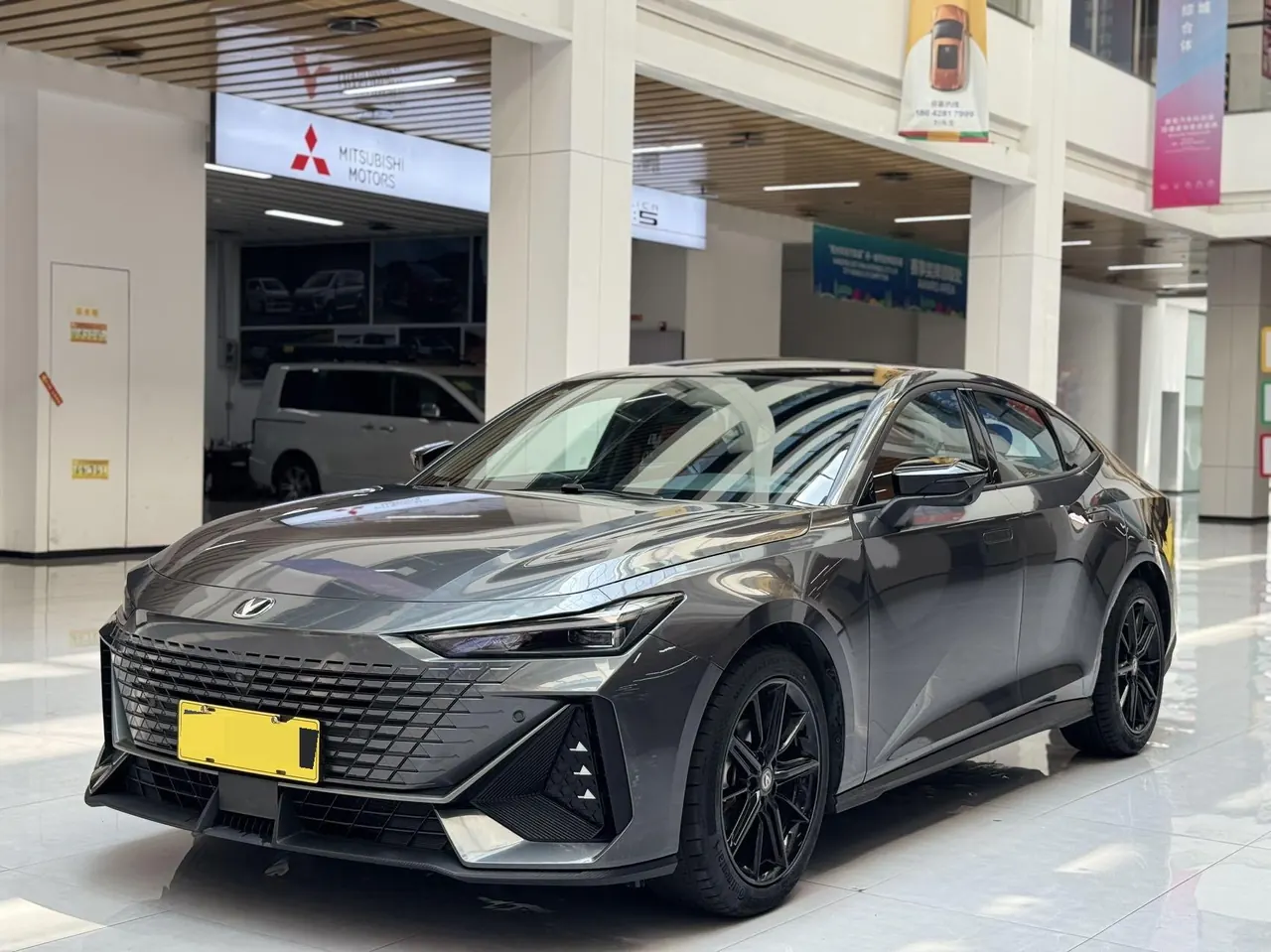 ChangAn 2022 UNI-V 1.5T honorable automatic gear - View 1