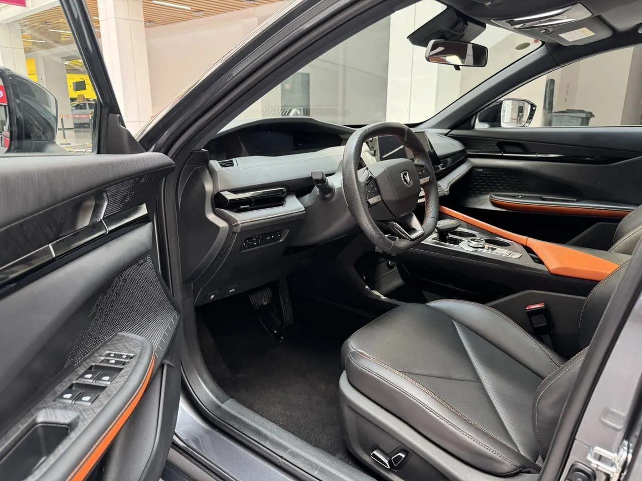 ChangAn 2022 UNI-V 1.5T honorable automatic gear 9