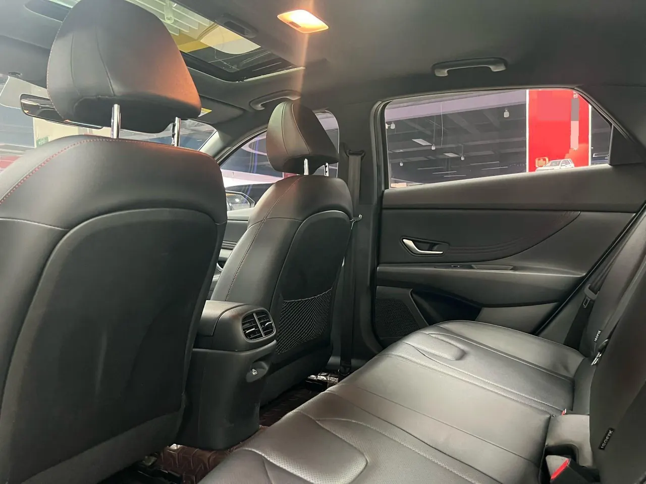 Hyundai 2022 Elantra -3-compartment 1.5 stepless LUX premium automatic gear 10
