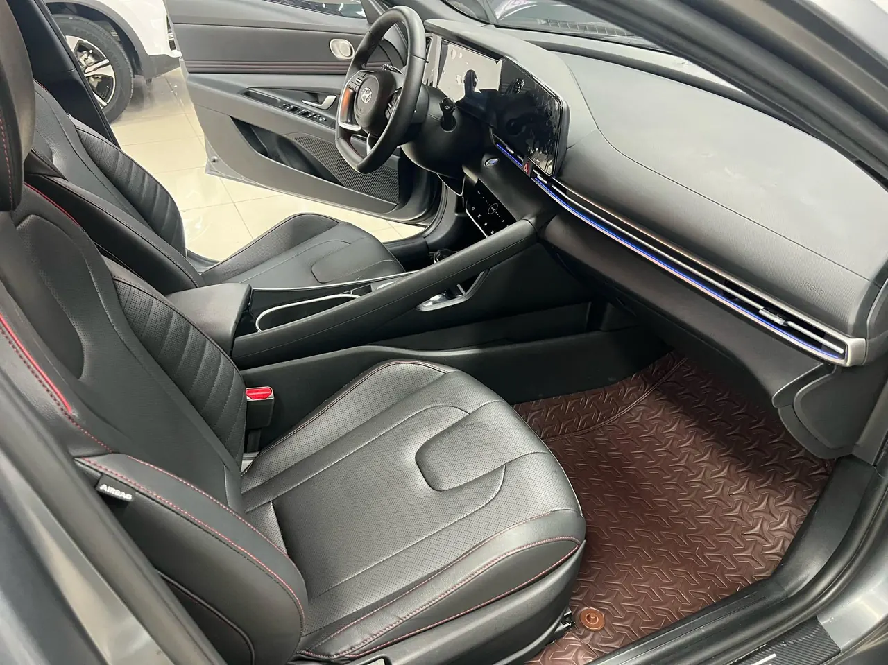 Hyundai 2022 Elantra -3-compartment 1.5 stepless LUX premium automatic gear 9
