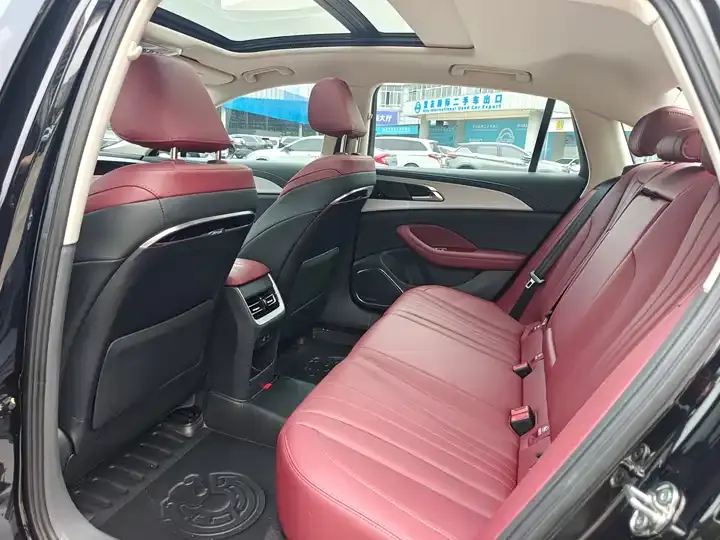HongQi H5 2025 2.0T Auto Flag Chang Edition 11