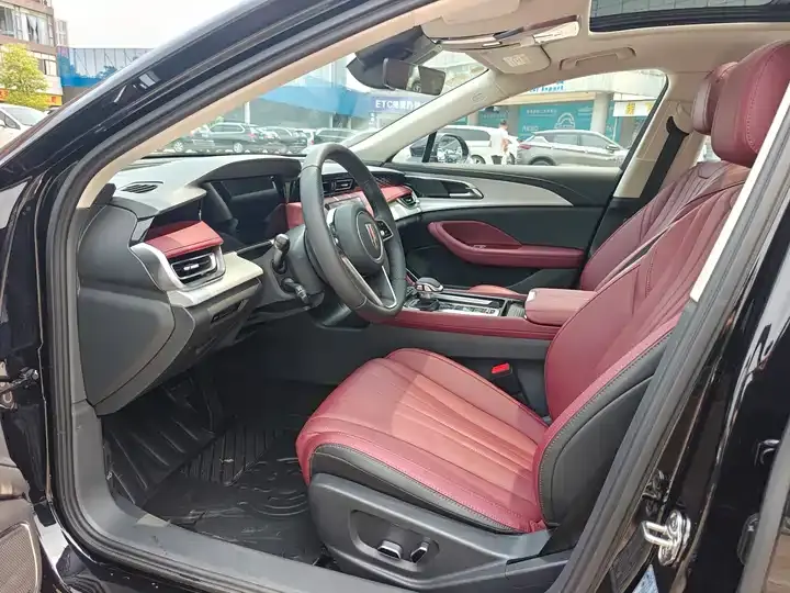 HongQi H5 2025 2.0T Auto Flag Chang Edition 4