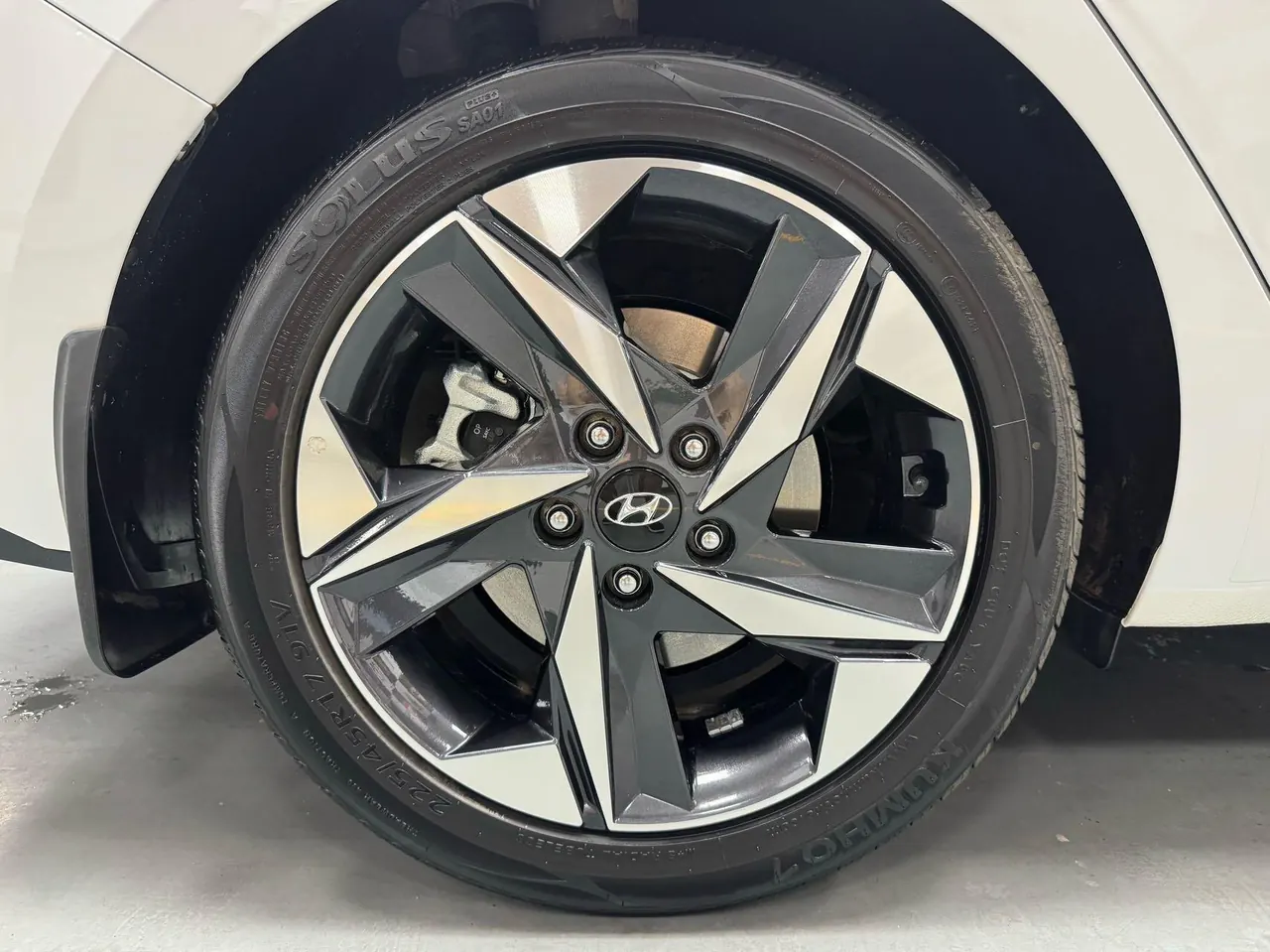 Hyundai 2022 Elantra -3-compartment 1.5 stepless LUX premium automatic gear 16