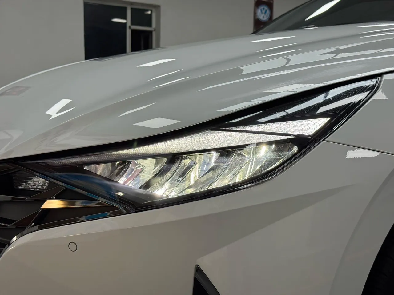 Hyundai 2022 Elantra -3-compartment 1.5 stepless LUX premium automatic gear 18