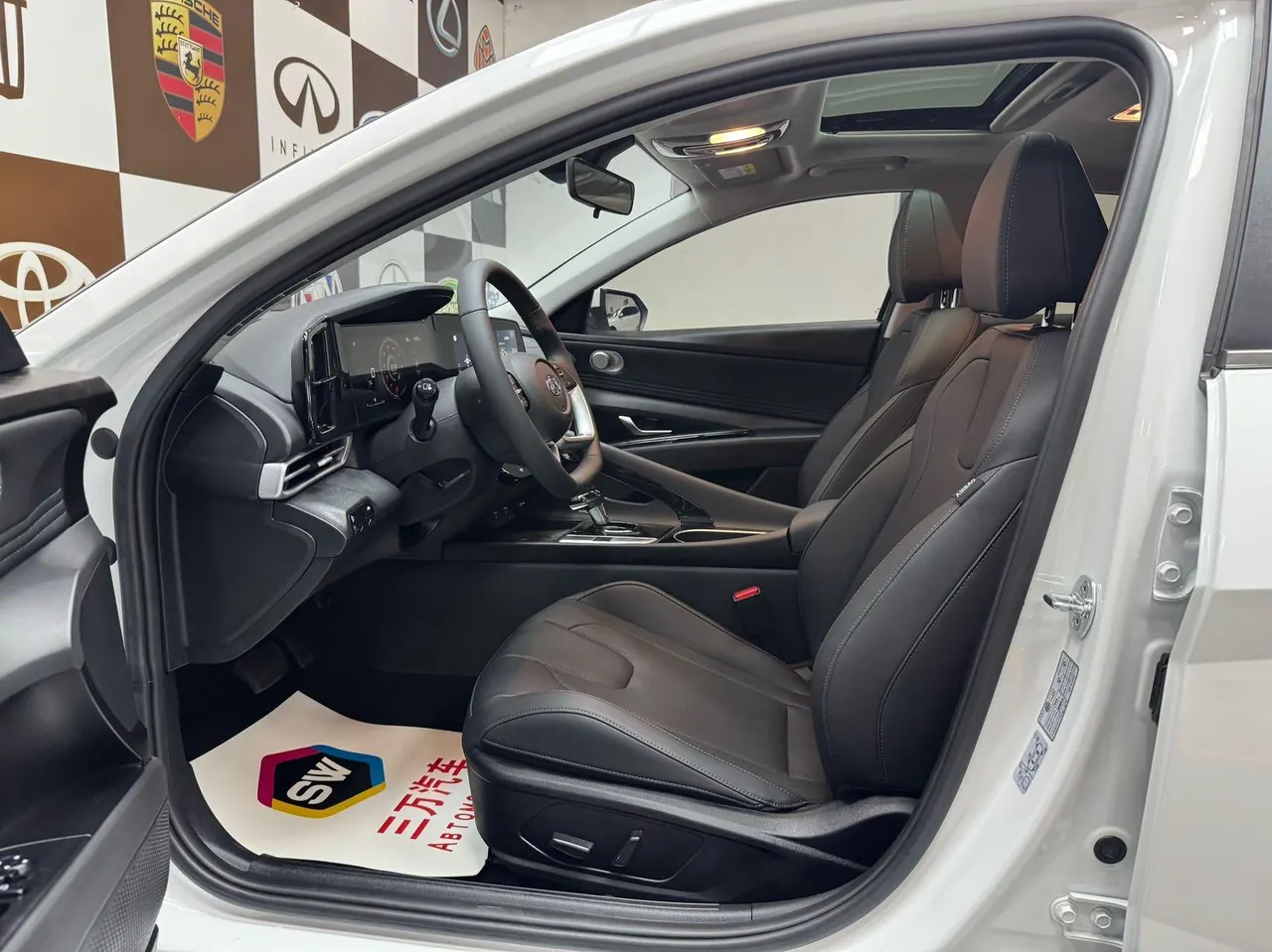 Hyundai 2022 Elantra -3-compartment 1.5 stepless LUX premium automatic gear 6