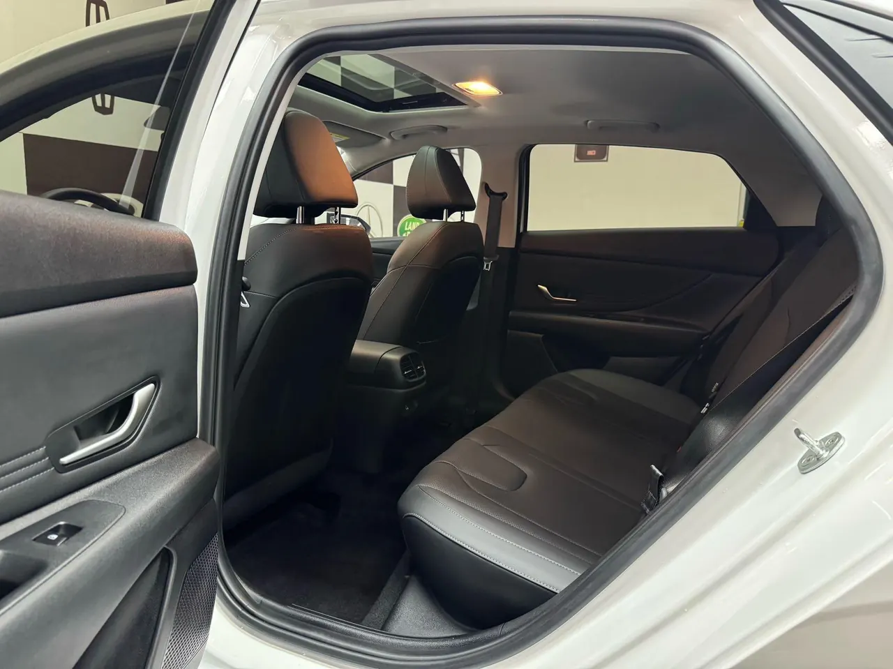 Hyundai 2022 Elantra -3-compartment 1.5 stepless LUX premium automatic gear 7