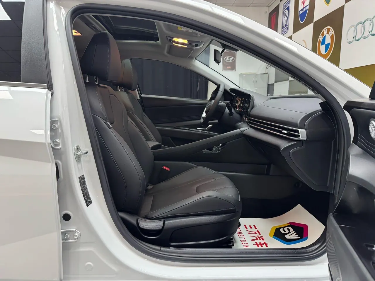 Hyundai 2022 Elantra -3-compartment 1.5 stepless LUX premium automatic gear 9