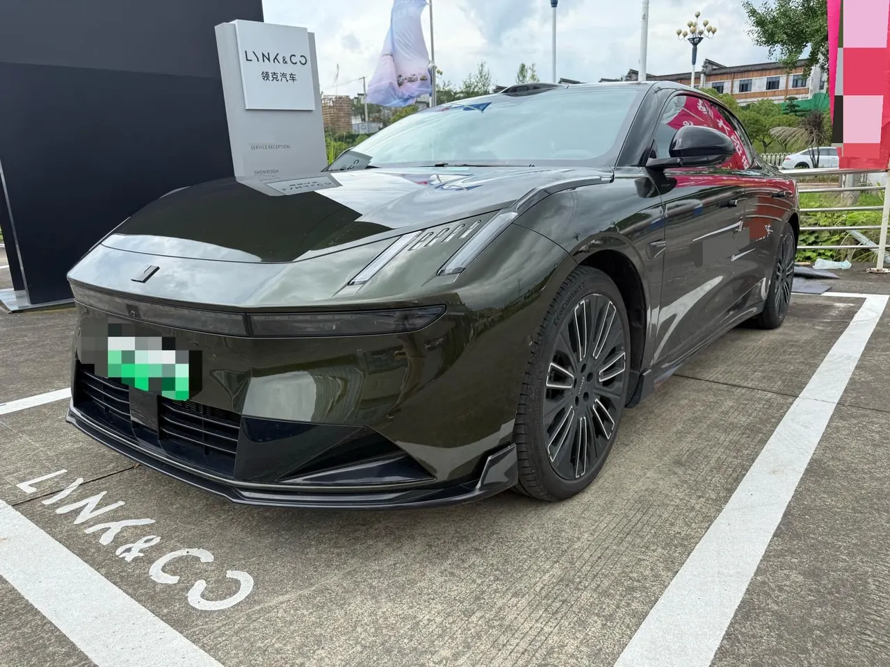 打开图片灯箱:LYNK&CO 2025 LYNK&CO 10 EM-P 1.5T 240 Four-wheel Drive Ultra Sports Edition (Modified) Automatic Gear