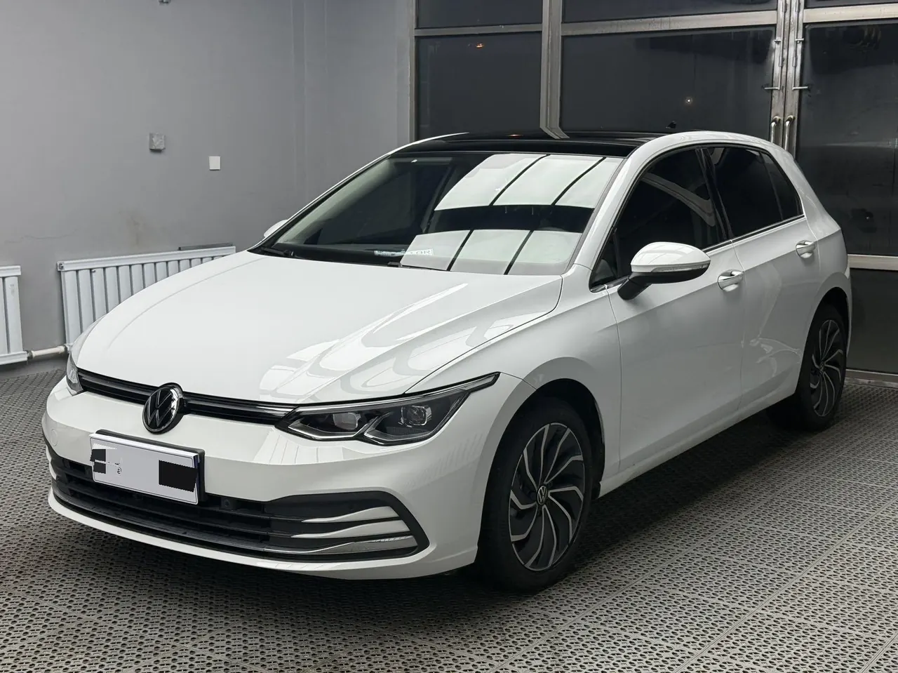 Volkswagen 2021 Golf 8 1.2TSI 200TSI Automatic - View 1