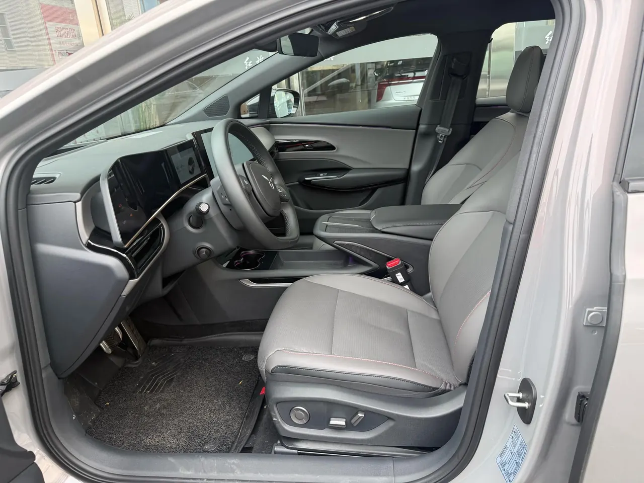 HongQi 2025 EH 7 640 4-wheel drive intelligent automatic gear 4