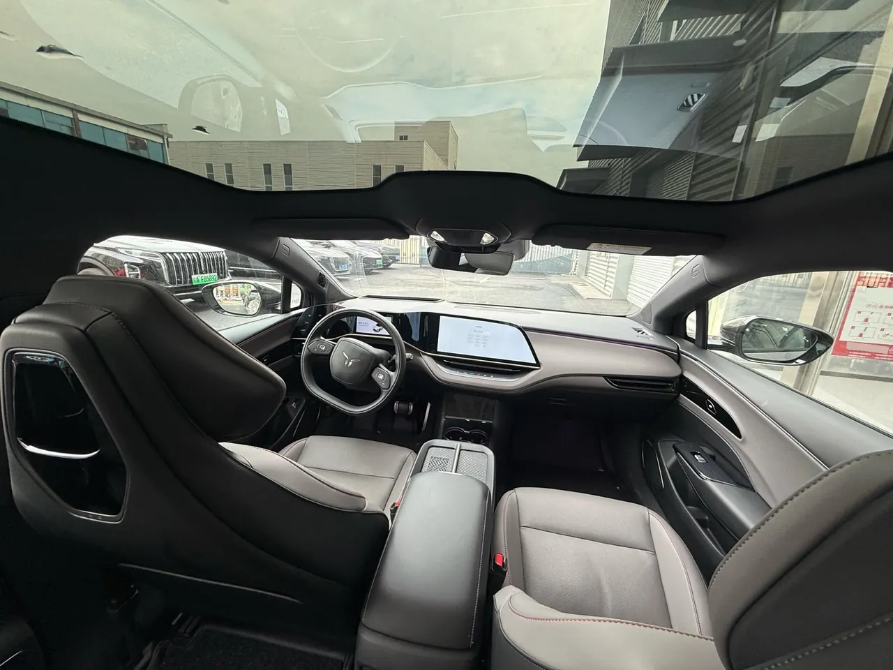 HongQi 2025 EH 7 640 4-wheel drive intelligent automatic gear 5