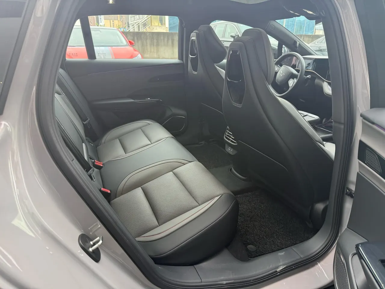 HongQi 2025 EH 7 640 4-wheel drive intelligent automatic gear 6