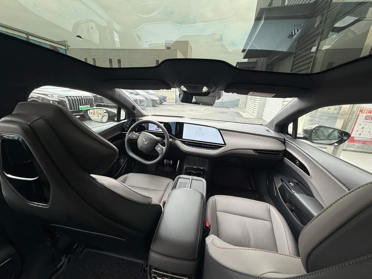 HongQi 2025 EH 7 640 4-wheel drive intelligent automatic gear 7