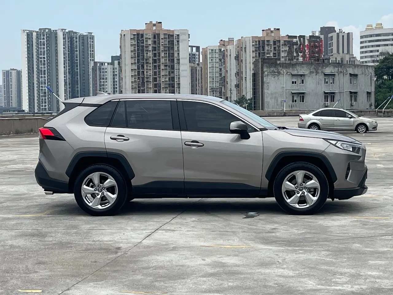 Toyota 2021 RAV4 Rongbo 2.0 Stepless Two-Drive Fashion Edition Automatic Gear 3