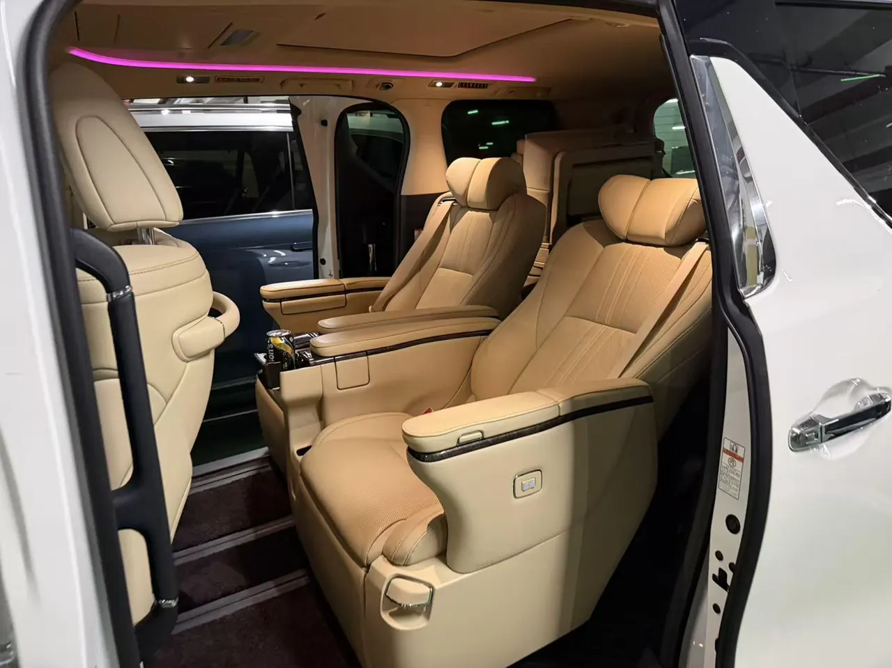 Toyota Wilfa (Imported) 2021 Crown Wilfa 2.5 Stepless Crown HV Extreme Edition Automatic Gear 3