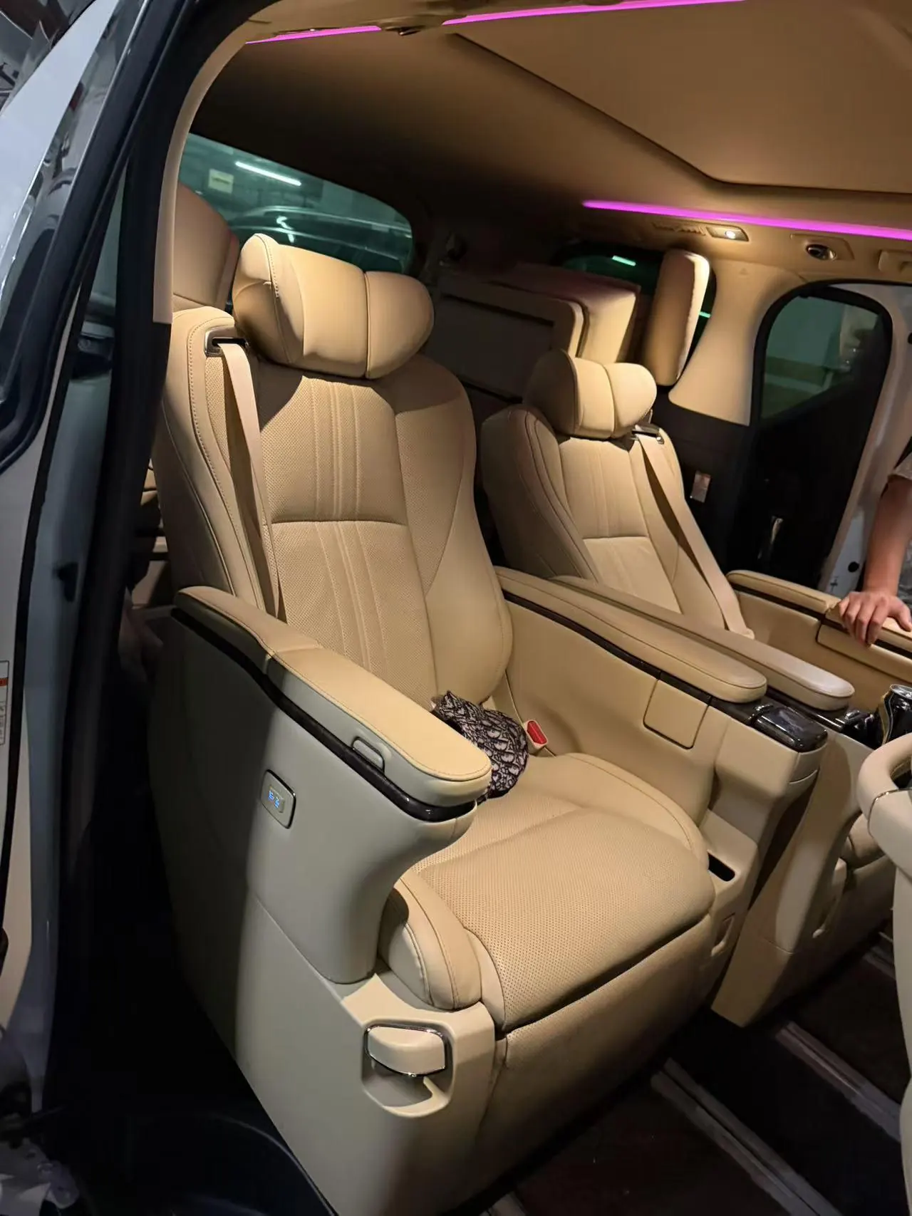 Toyota Wilfa (Imported) 2021 Crown Wilfa 2.5 Stepless Crown HV Extreme Edition Automatic Gear 6