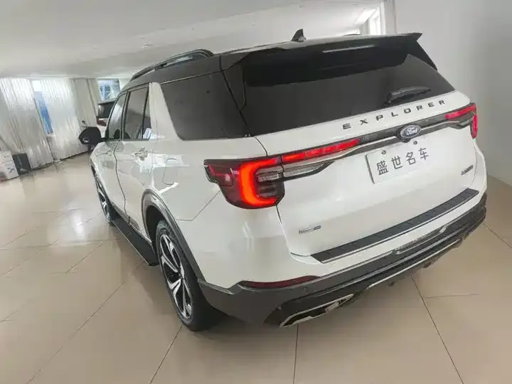 Explorer 2023 EcoBoost 285 four-wheel drive ST-LINE 7 seats - View 1
