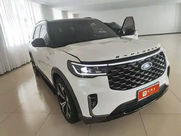 Explorer 2023 EcoBoost 285 four-wheel drive ST-LINE 7 seats 3
