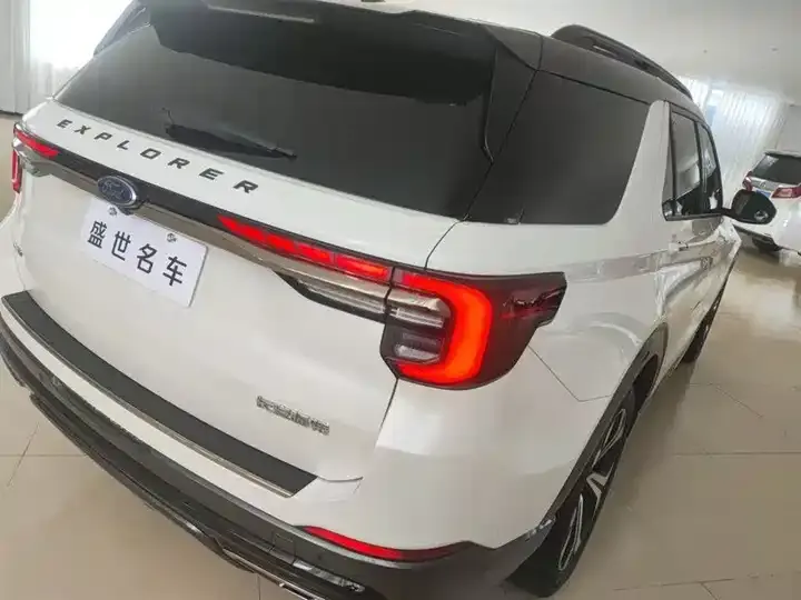 Explorer 2023 EcoBoost 285 four-wheel drive ST-LINE 7 seats 4