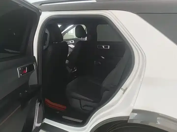 Explorer 2023 EcoBoost 285 four-wheel drive ST-LINE 7 seats 8