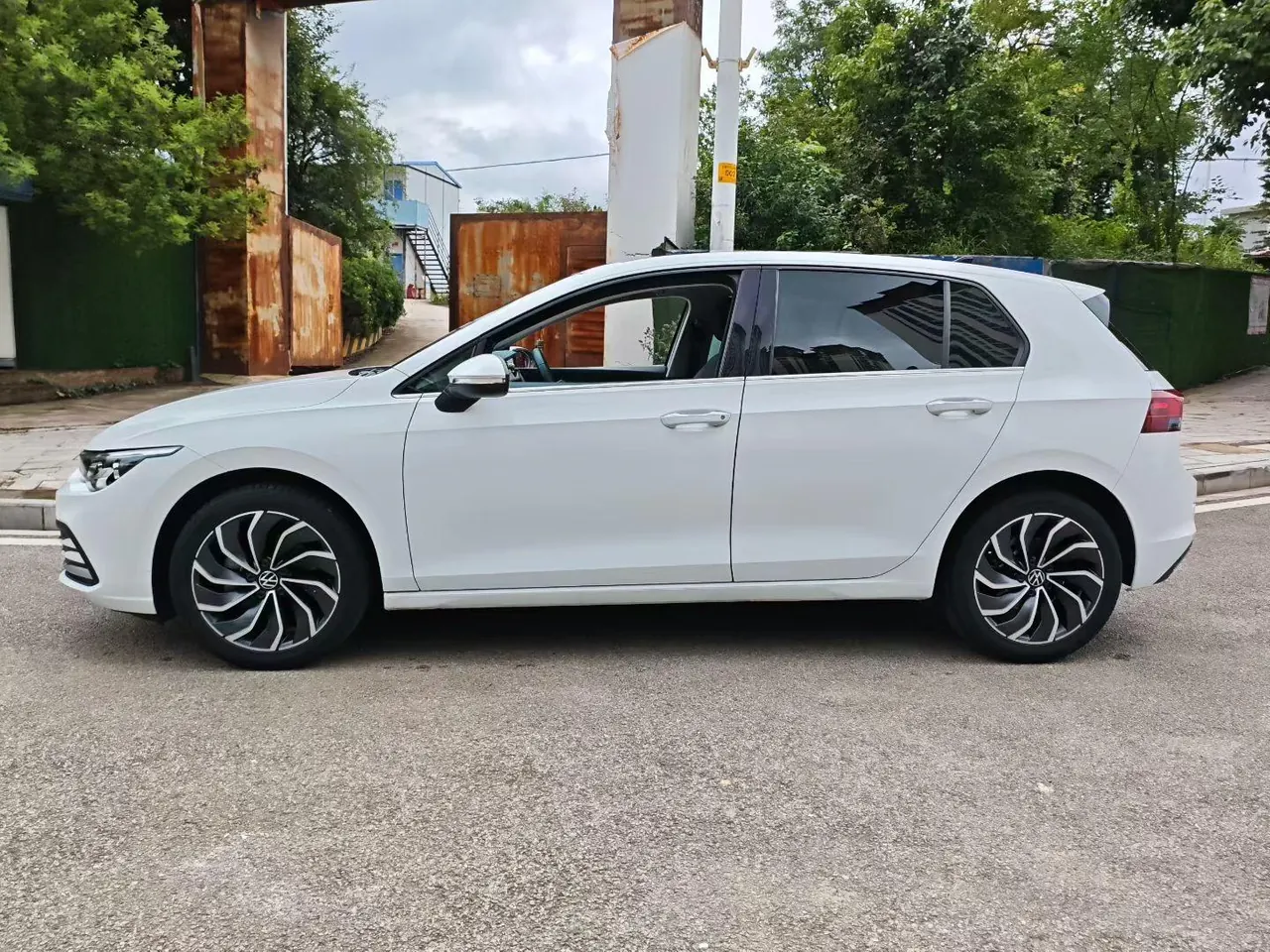 Volkswagen 2021 Golf 8 1.2TSI 200TSI Automatic 3