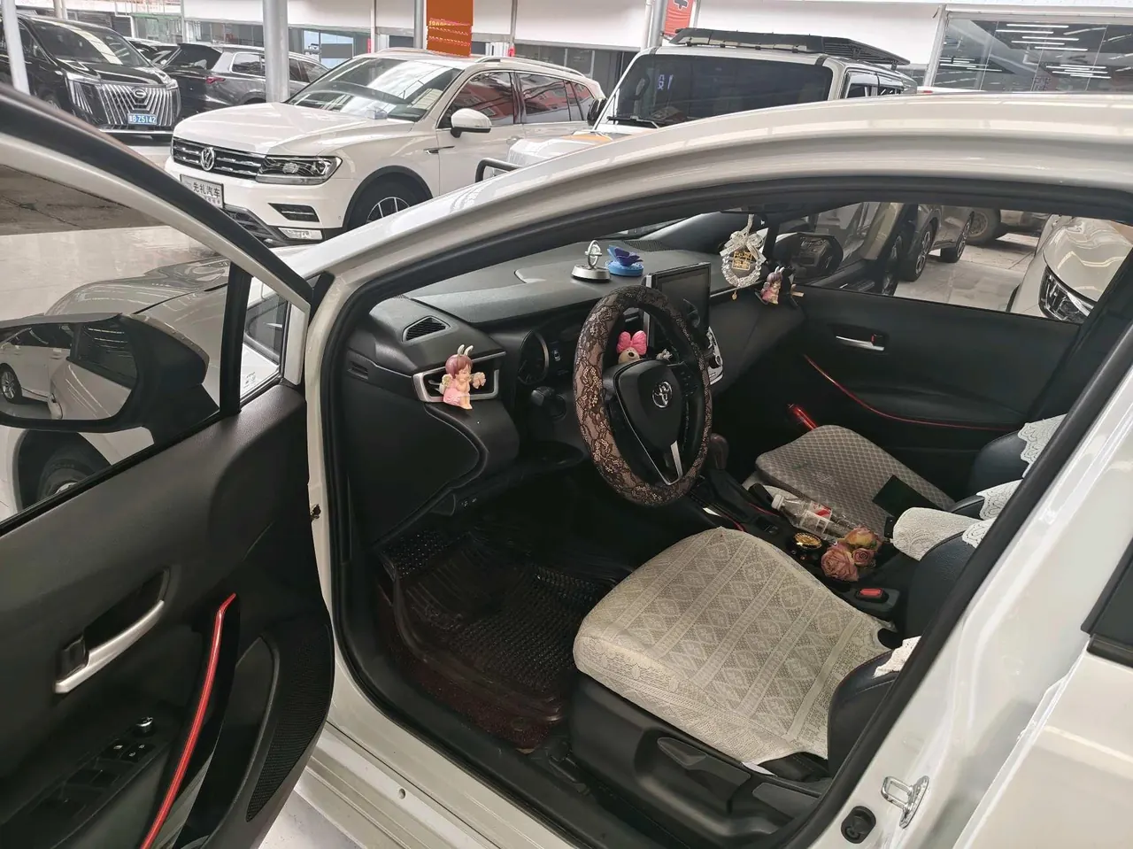 Toyota 2021 Lei Ling 1.2T Stepless 185T Sports Edition Automatic Gear 4