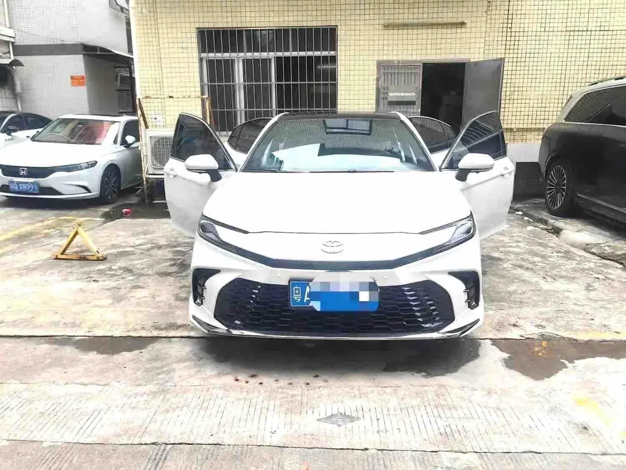 Toyota 2026 Camry Dual Engine 2.0HXS Stepless Sports Plus Edition Automatic Gear - View 1