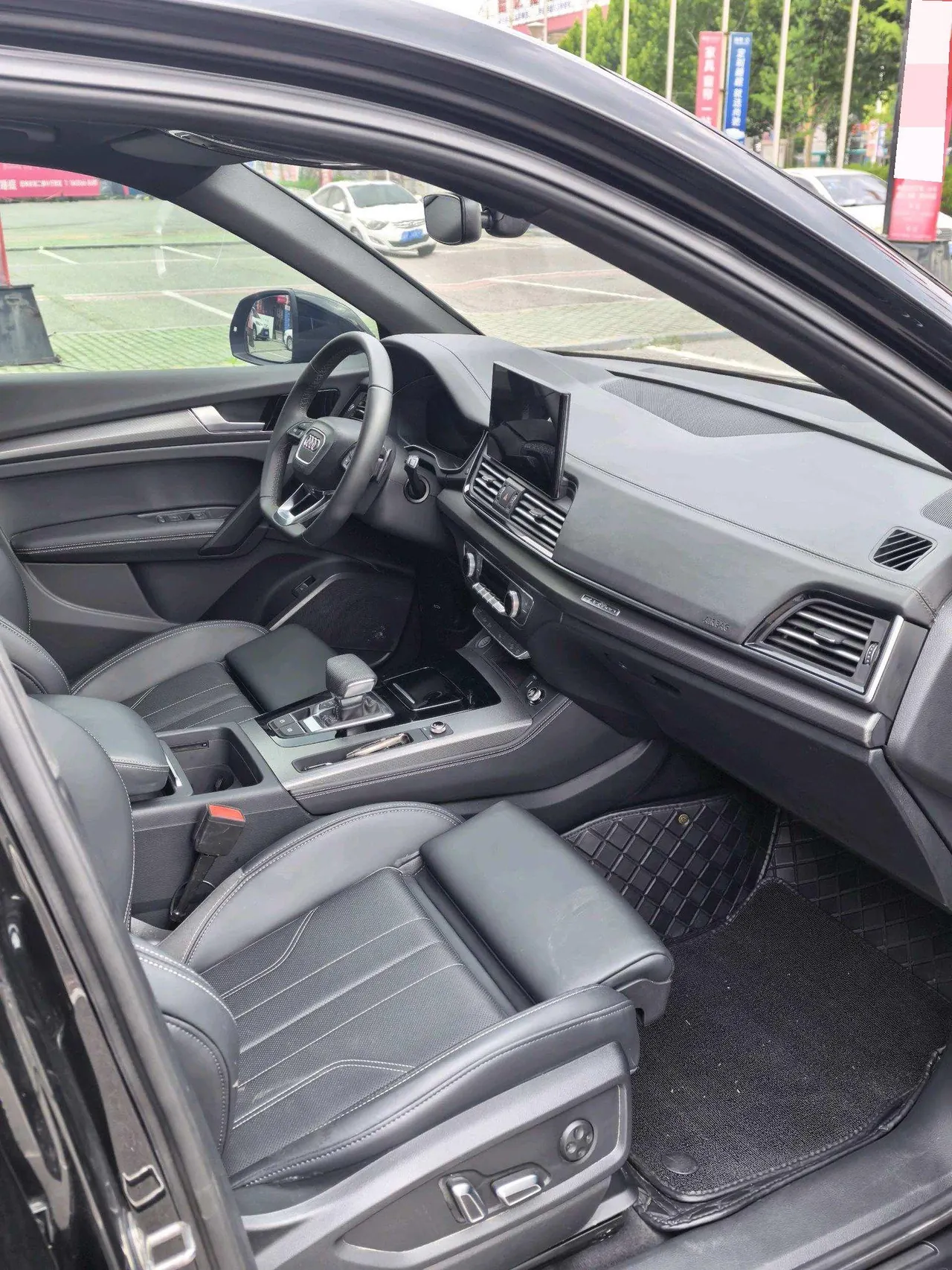 Audi 2025 Q5L 2.0TFSI 40TFSI 45th Anniversary Collection Edition Quattro Deluxe Dynamic Automatic 5