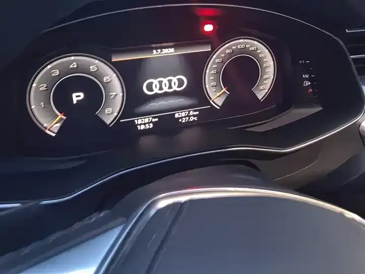 Audi A6L 2025 40 TFSI Deluxe Dynamic 10