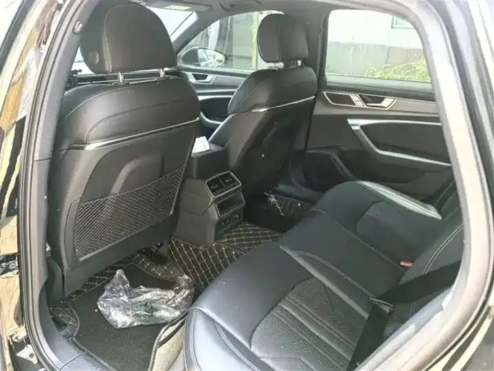 Audi A6L 2025 40 TFSI Deluxe Dynamic 6
