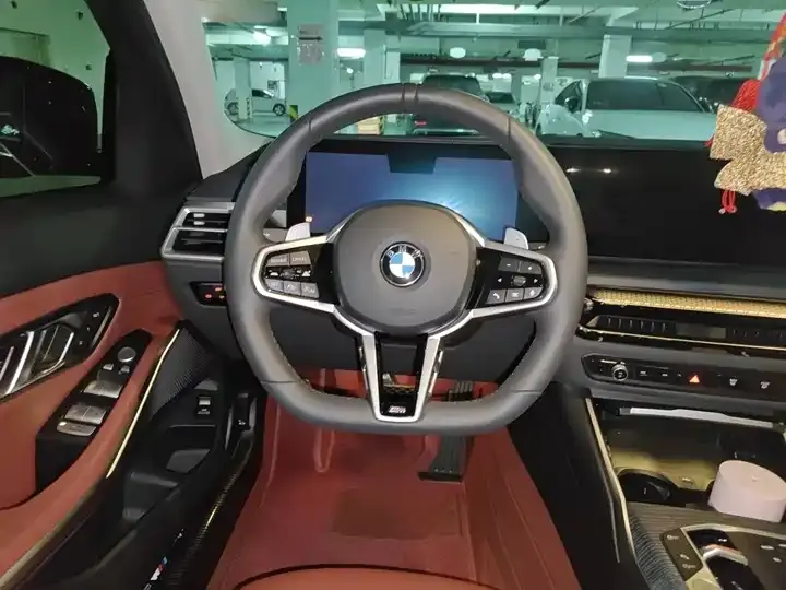 BMW 3 Series 2025 325Li M Sports Suit 3