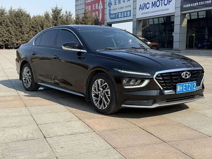 Open image lightbox: Name Figure 2021 1.8L CVT GLX Elite Edition