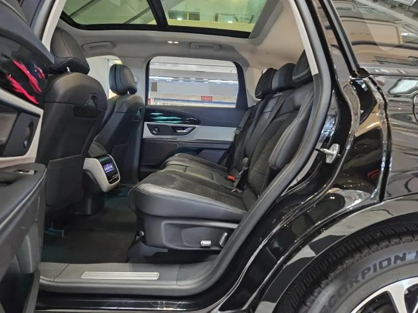 Lincoln 2025 Navigator 2.0T Stepless Four-wheel Drive Zunrui Edition Automatic Gear 2