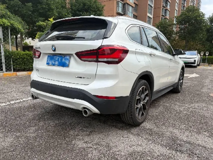 BMW 2021 X1 sDrive25Li 2.0T Leading Automatic Gear 3