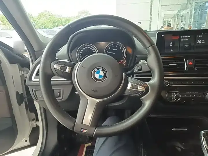 BMW 1 Series 2021 120i M Sports Obsidian Night Edition 11