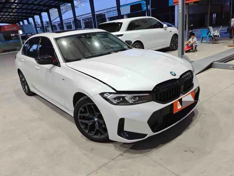 BMW 3 Series 2025 330Li 2.0T M Sports Obsidian Night Suit Automatic Gear 2