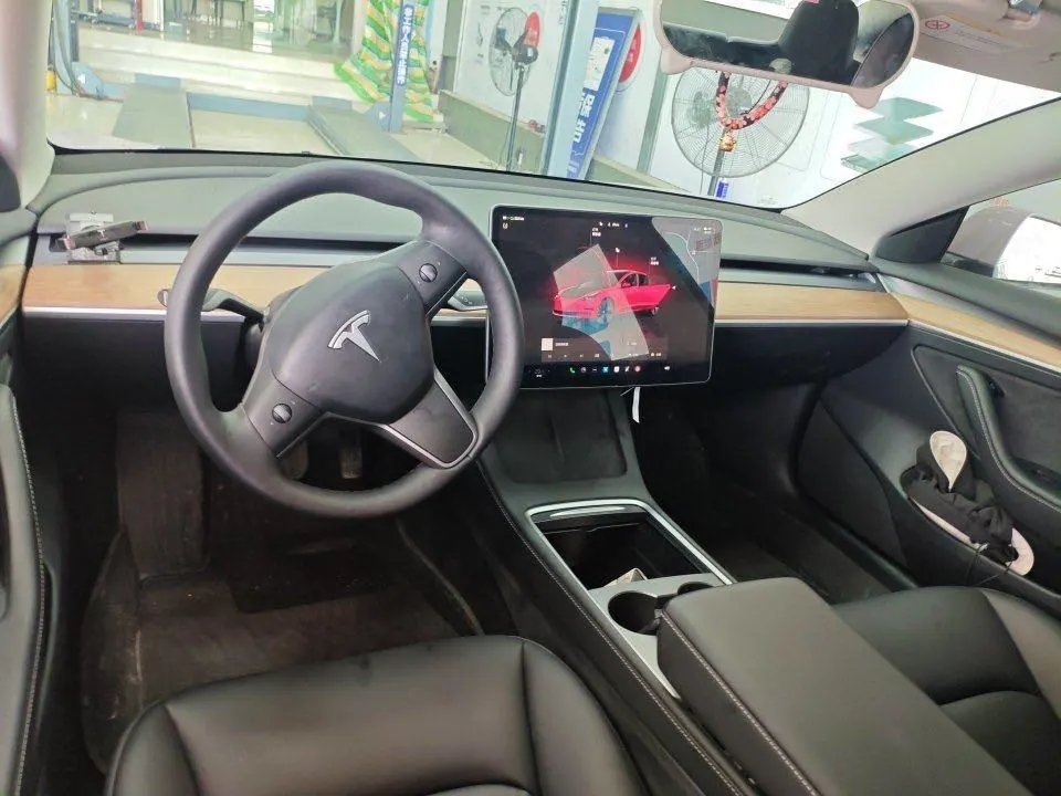 Tesla 2022 Model 3 rear-wheel drive version of automatic transmission 3