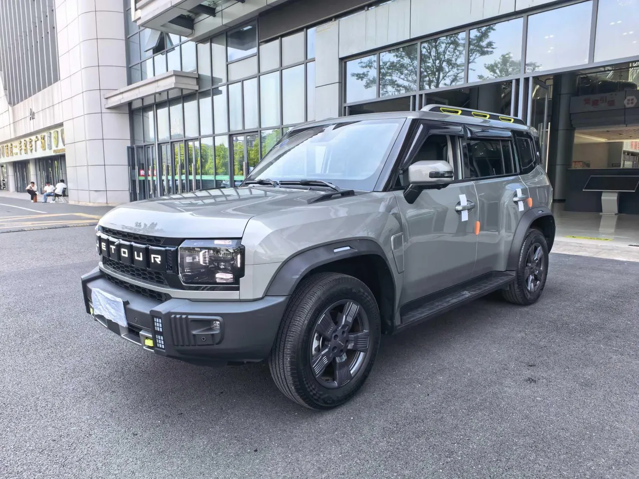 Jetour 2023 Travelers 1.5T Two-Drive Discovery PRO Automatic Gear - View 1