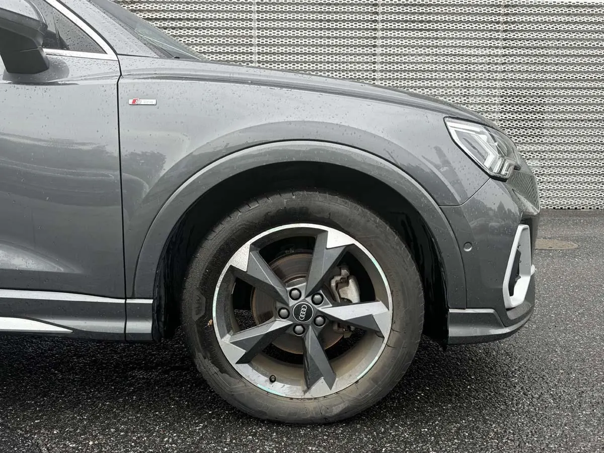 Audi 2022 Q3 1.4TFSI 35TFSI Fashion Dynamic Automatic 5