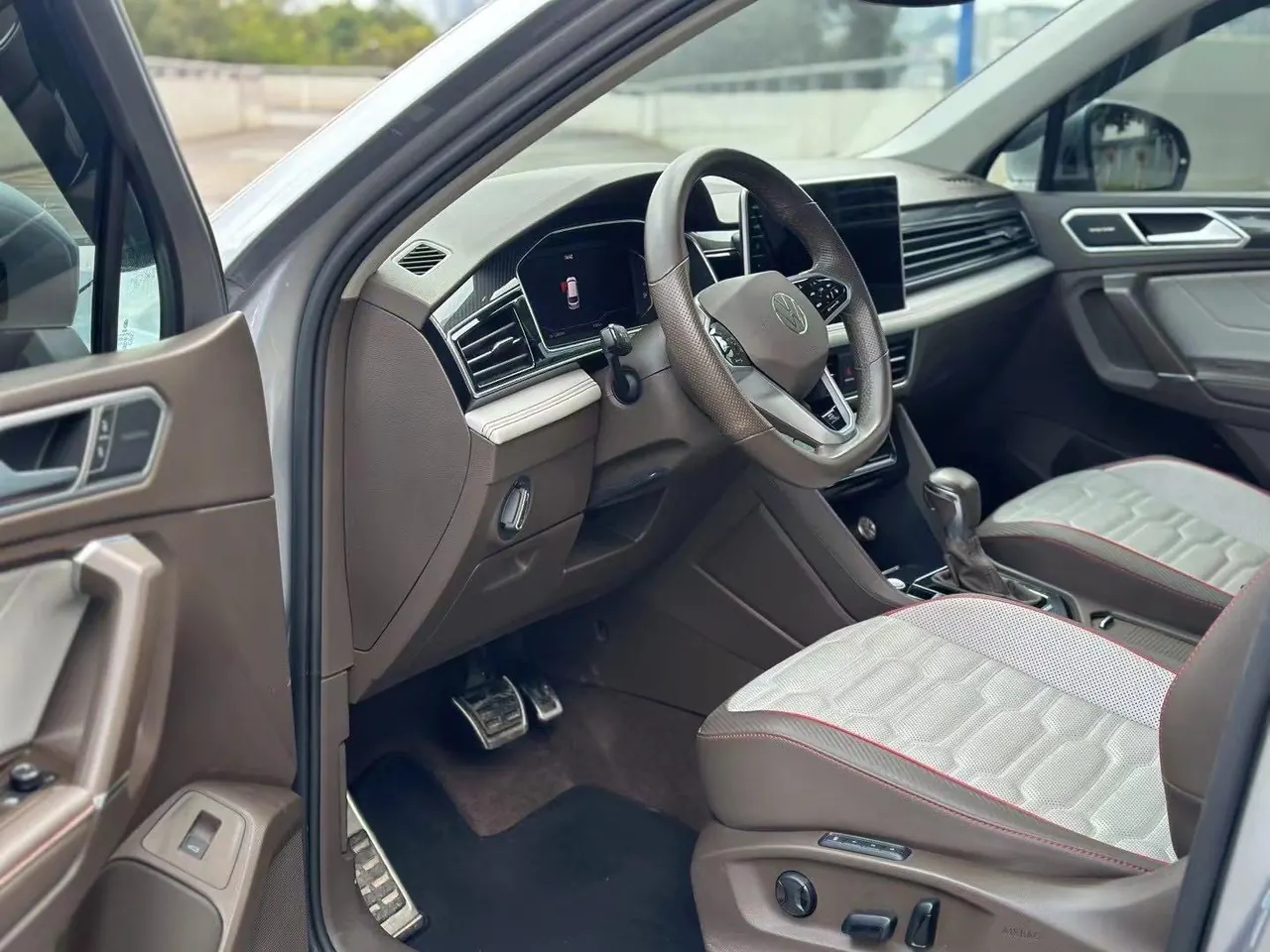 Volkswagen 2022 Tiguan L R-Line 2.0TSI 380TSI Four-wheel Drive R-Line Flagship 7-seat Automatic Gear 4